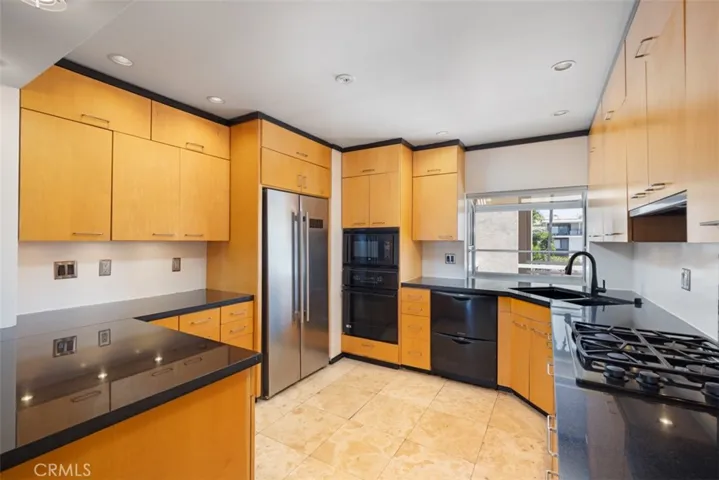 2604 E 20th Street 305, Signal Hill, California 90755