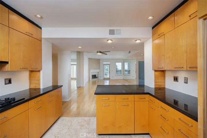 2604 E 20th Street 305, Signal Hill, California 90755