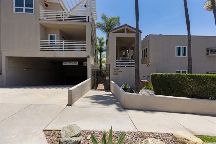 2604 E 20th Street 305, Signal Hill, California 90755