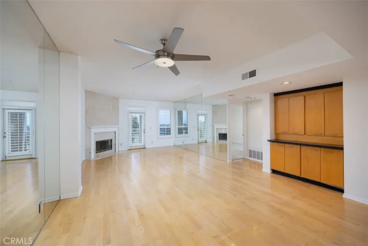 2604 E 20th Street 305, Signal Hill, California 90755