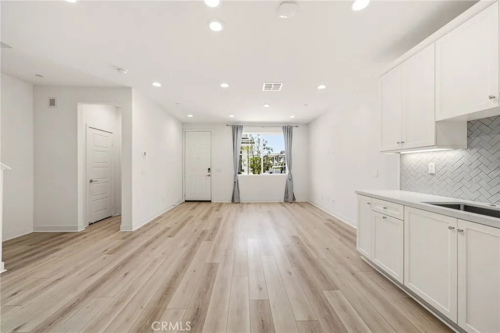 Living Room/Kitchen
