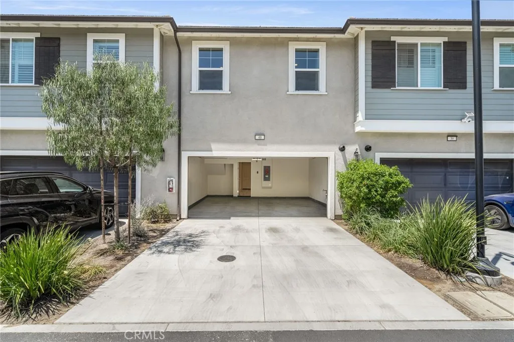 Driveway/Garage