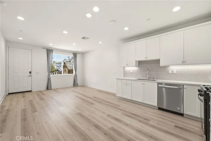 Living Room/Kitchen