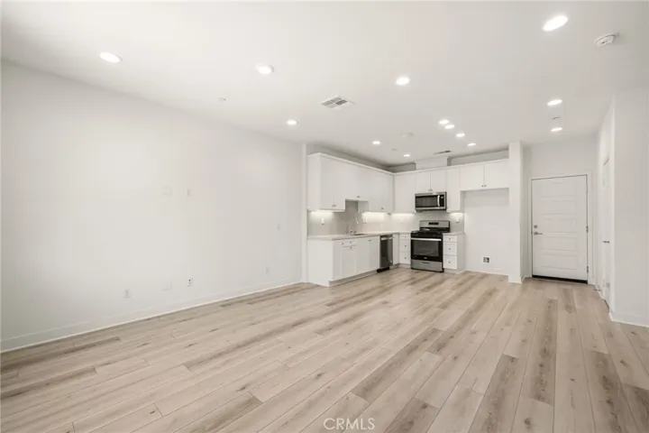 Living​​‌​​​​‌​​‌‌​​‌​​​‌‌​​​‌​​‌‌​​‌‌​​‌‌​​​​ Room/Kitchen