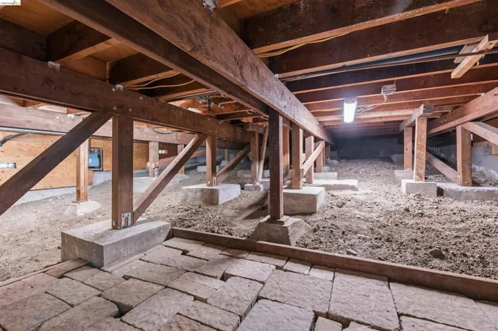 Crawl space/ Foundation