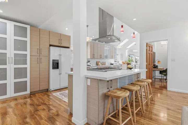 Eat-in Kitchen