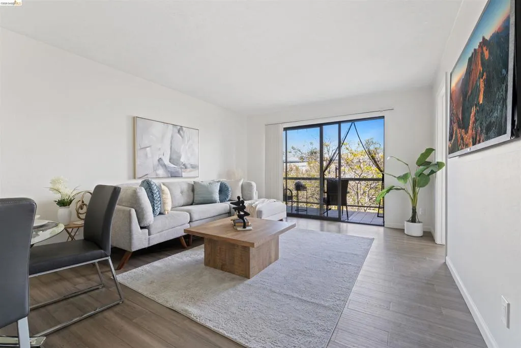 4 Admiral Dr