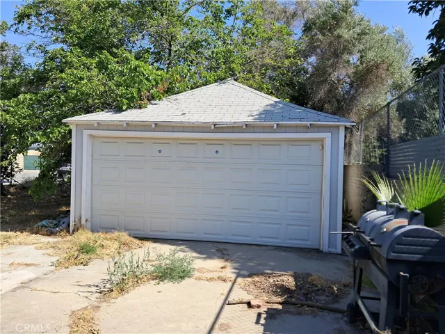 Detached garage.