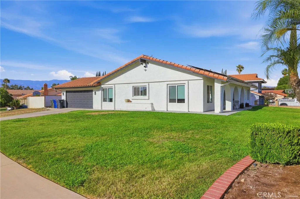 Front yard with Solar