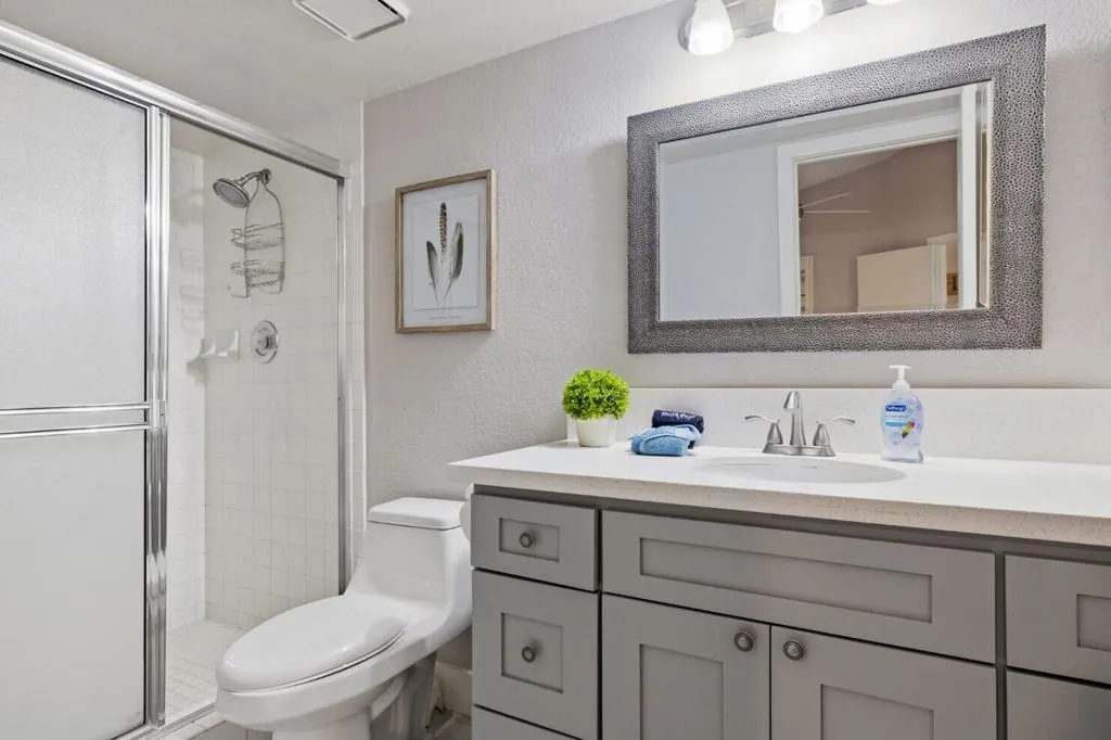 Downstairs full bath