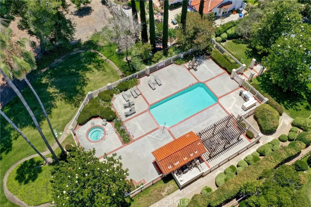 Commtunity Pool & Spa just around the corner