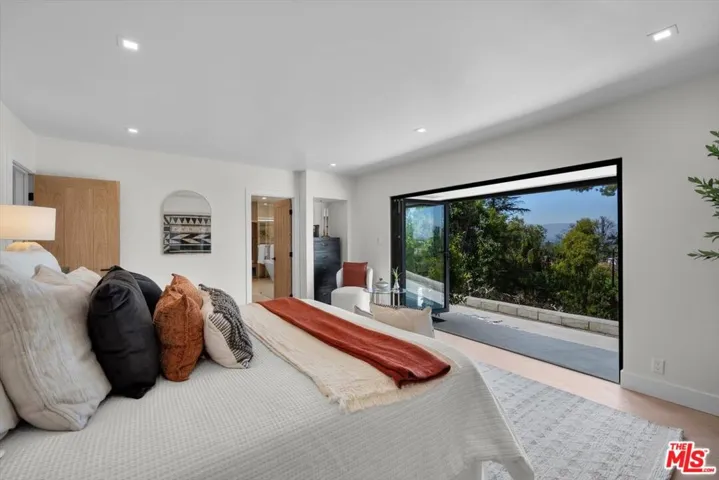 4847 Brewster Drive, Tarzana, California 91356