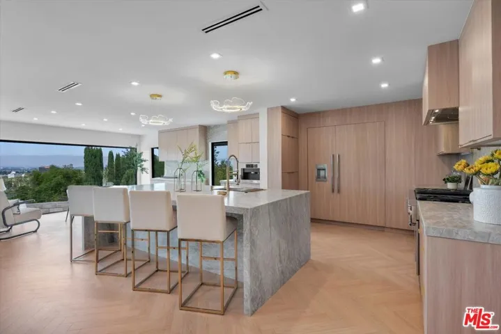 4847 Brewster Drive, Tarzana, California 91356