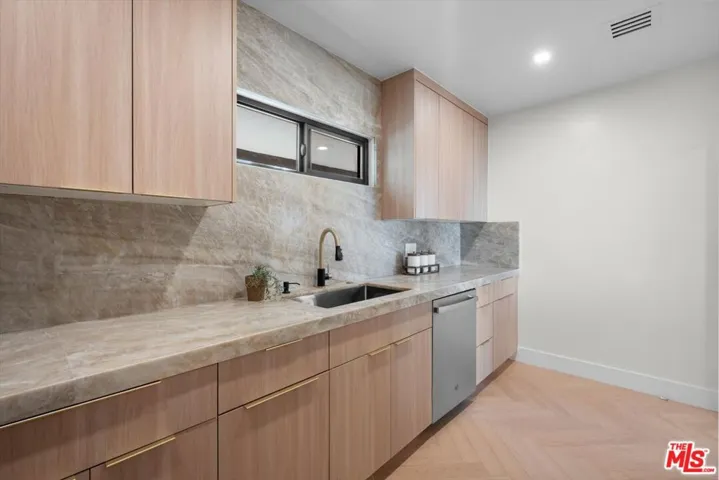 4847 Brewster Drive, Tarzana, California 91356
