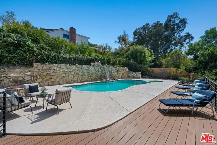 4847 Brewster Drive, Tarzana, California 91356