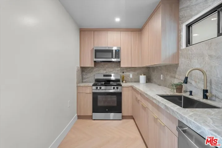 4847 Brewster Drive, Tarzana, California 91356