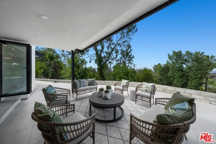 4847 Brewster Drive, Tarzana, California 91356