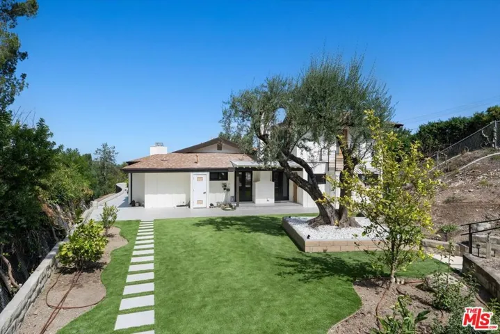 4847 Brewster Drive, Tarzana, California 91356
