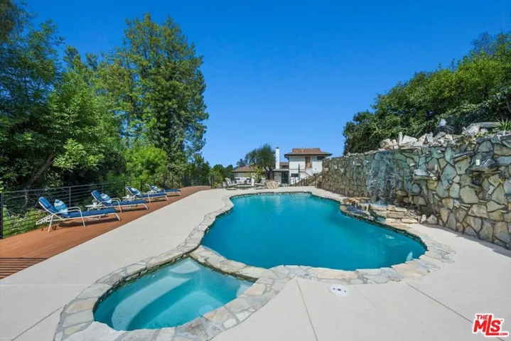 4847 Brewster Drive, Tarzana, California 91356