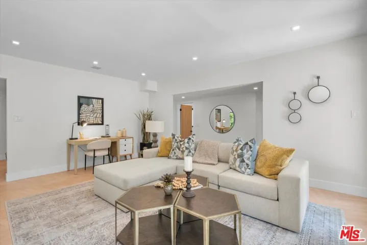 4847 Brewster Drive, Tarzana, California 91356