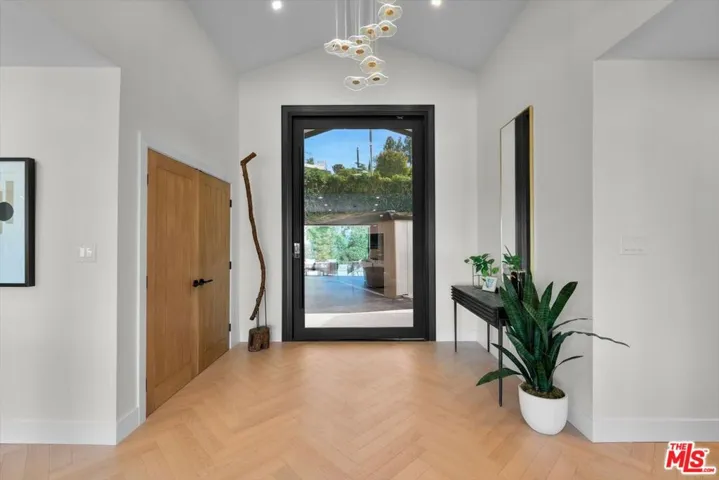 4847 Brewster Drive, Tarzana, California 91356
