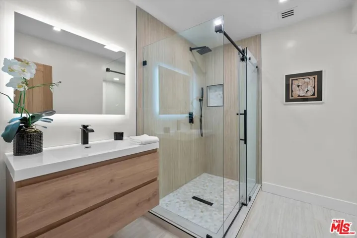4847 Brewster Drive, Tarzana, California 91356