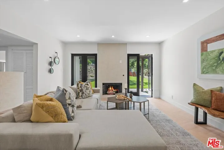 4847 Brewster Drive, Tarzana, California 91356