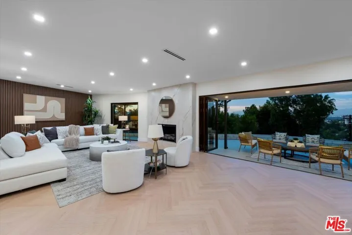 4847 Brewster Drive, Tarzana, California 91356