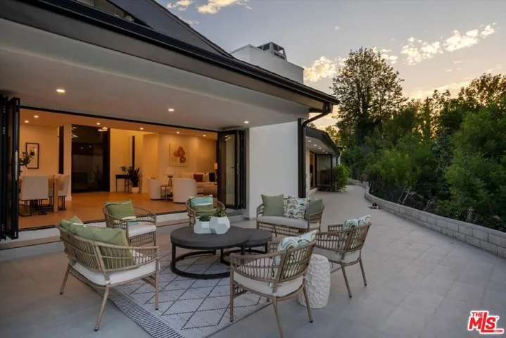 4847 Brewster Drive, Tarzana, California 91356
