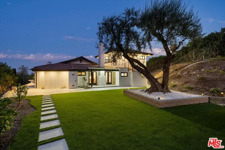 4847 Brewster Drive, Tarzana, California 91356
