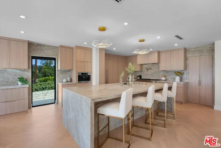 4847 Brewster Drive, Tarzana, California 91356