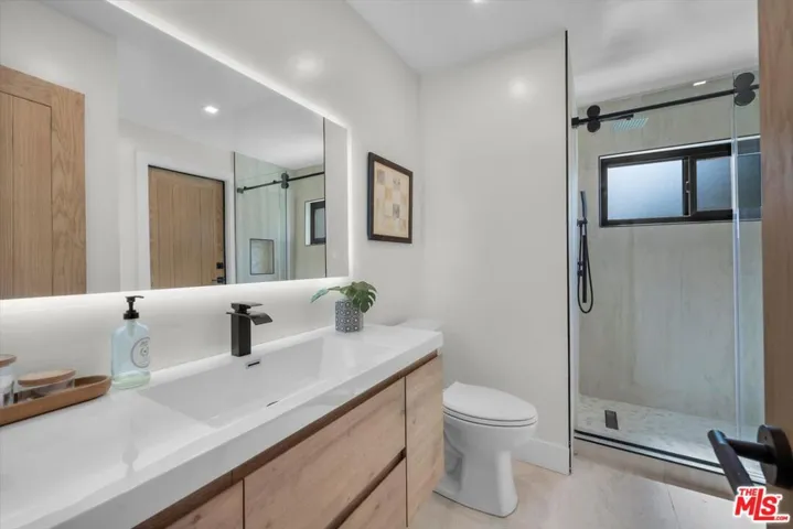 4847 Brewster Drive, Tarzana, California 91356