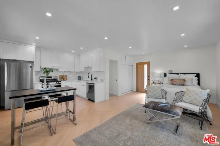 4847 Brewster Drive, Tarzana, California 91356