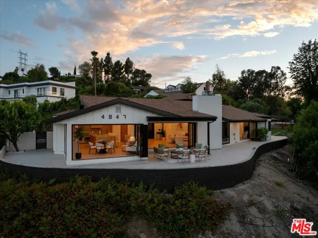 4847 Brewster Drive, Tarzana, California 91356