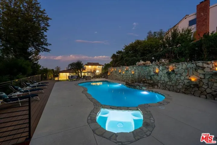 4847 Brewster Drive, Tarzana, California 91356