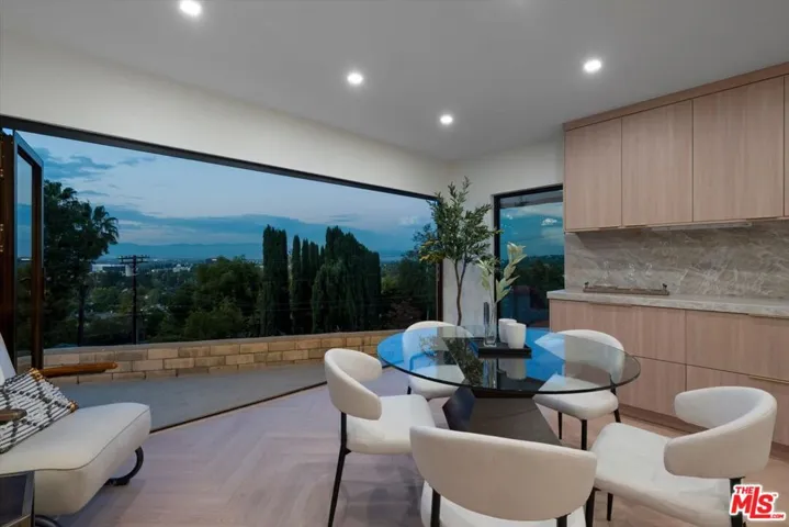 4847 Brewster Drive, Tarzana, California 91356
