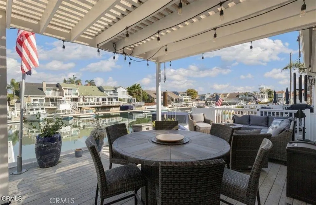 party deck w/ dinning