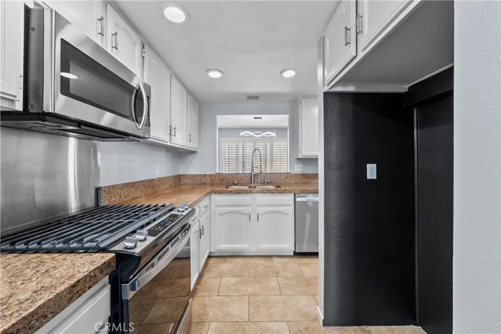 42805 15th W, Lancaster, California 93534