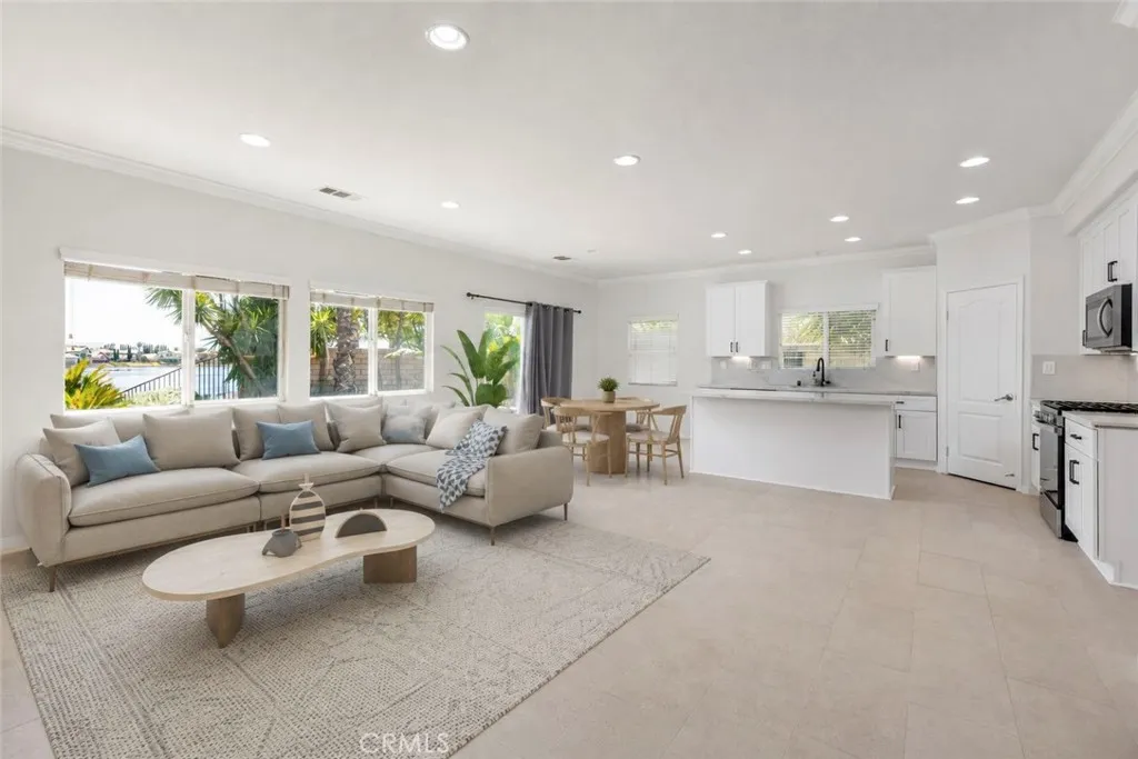 Virtually staged great room