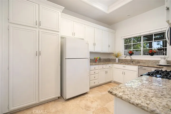 Large pantry, Travertine floors and granite counters.