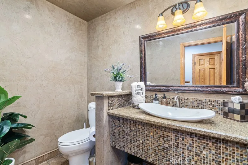 1/2 bathroom
