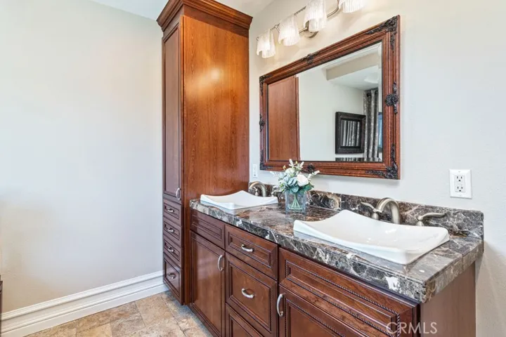 Dual sink vanity