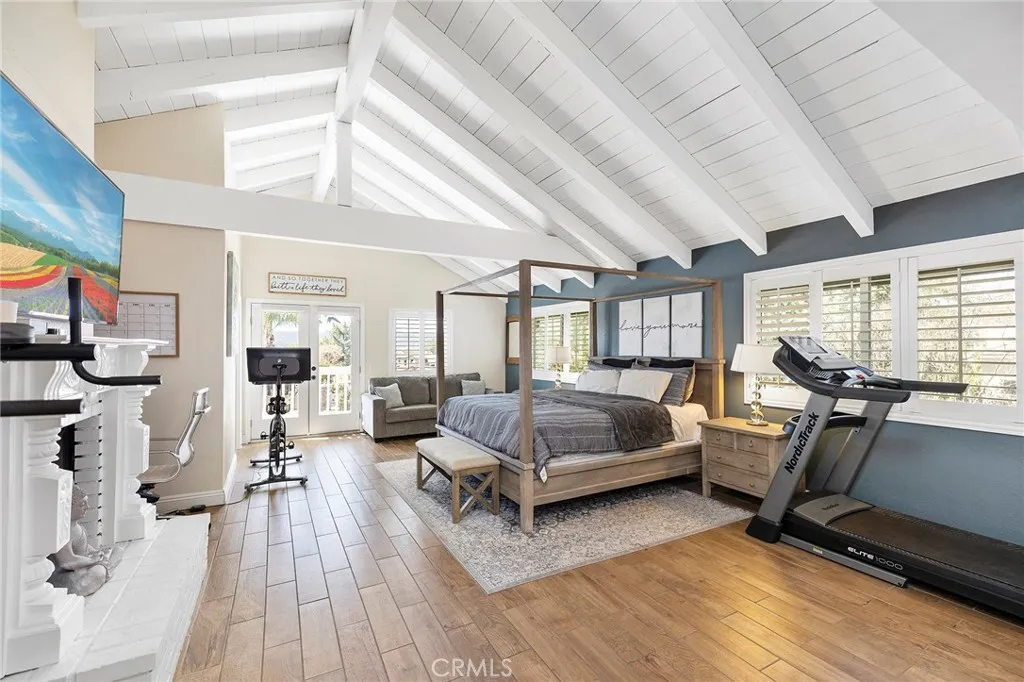 Master bedroom (2nd floor)