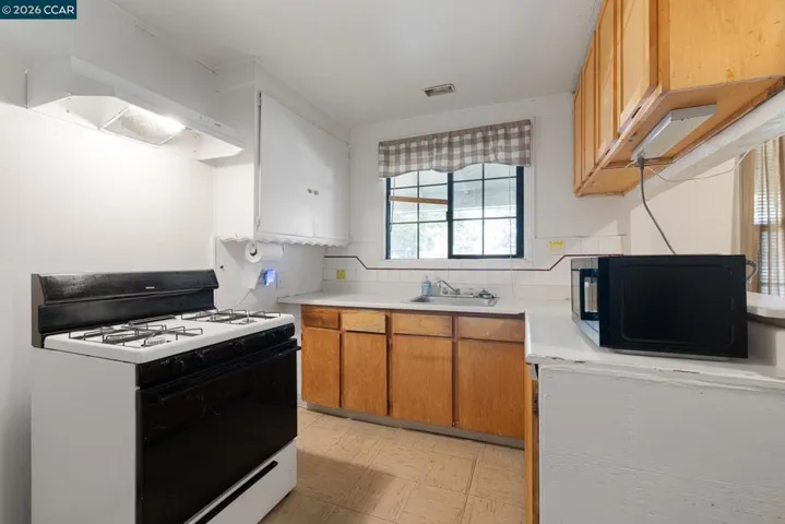 603 Almanza Dr, Oakland, California 94603