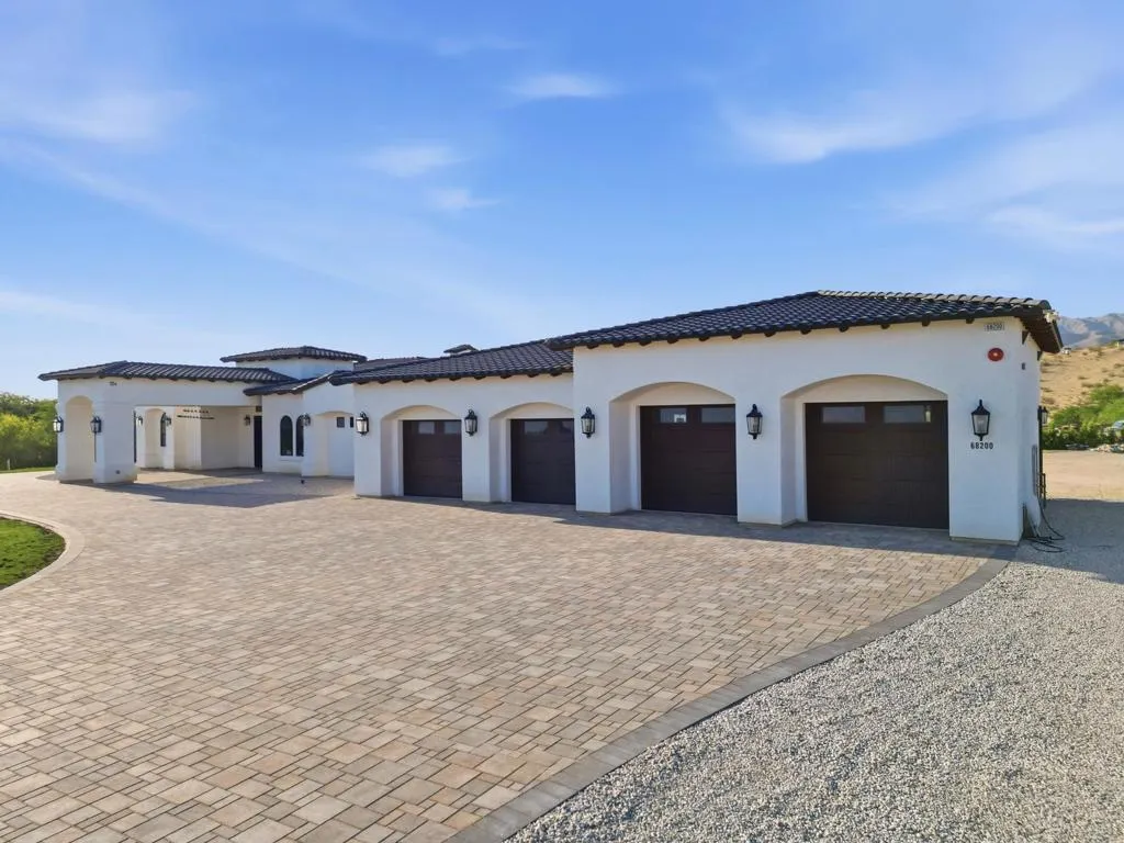 Driveway/ Garage