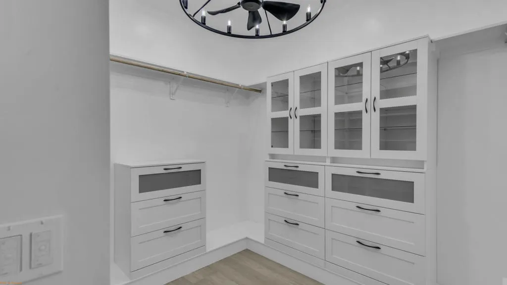 Walk-in Closet
