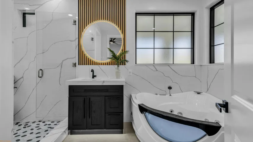 En Suite Vanity/ Jet Tub