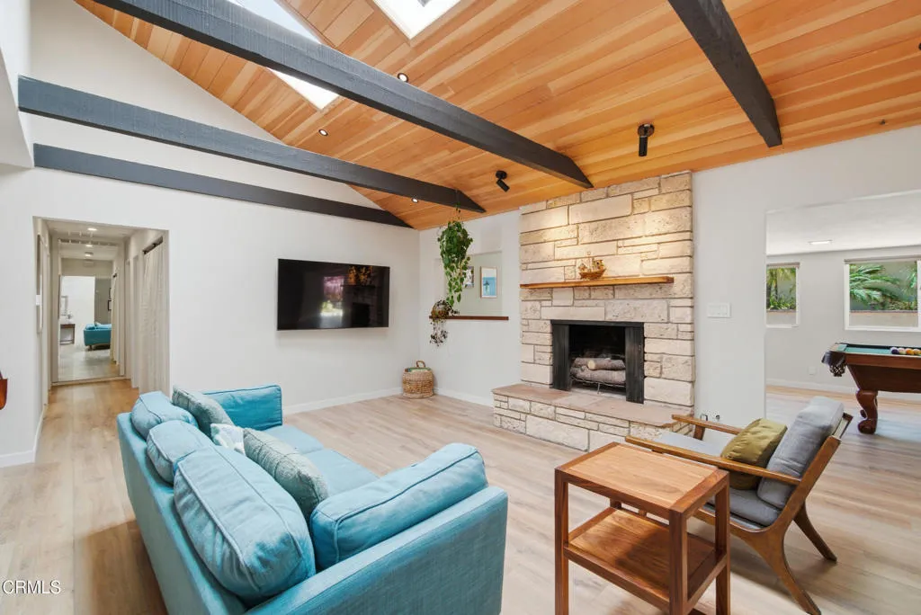 13_living room