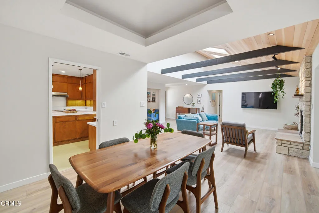 16_dining area