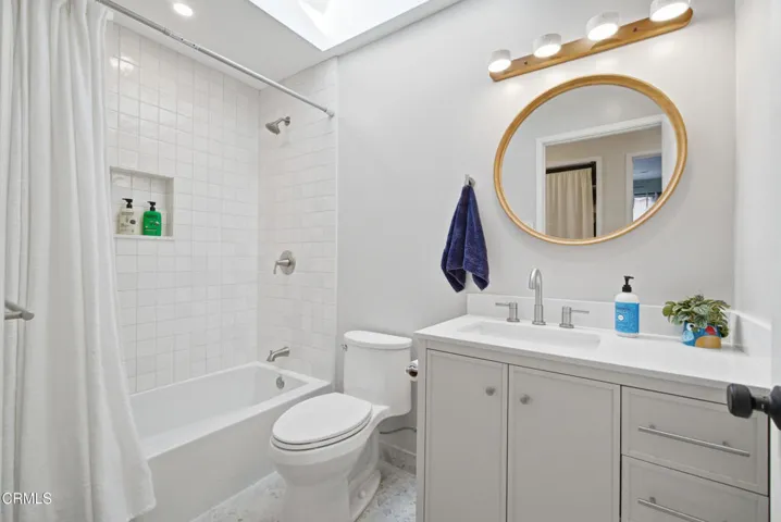 32_Hall bathroom